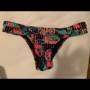 Shade & shore cheeky bikini bottoms. Size medium